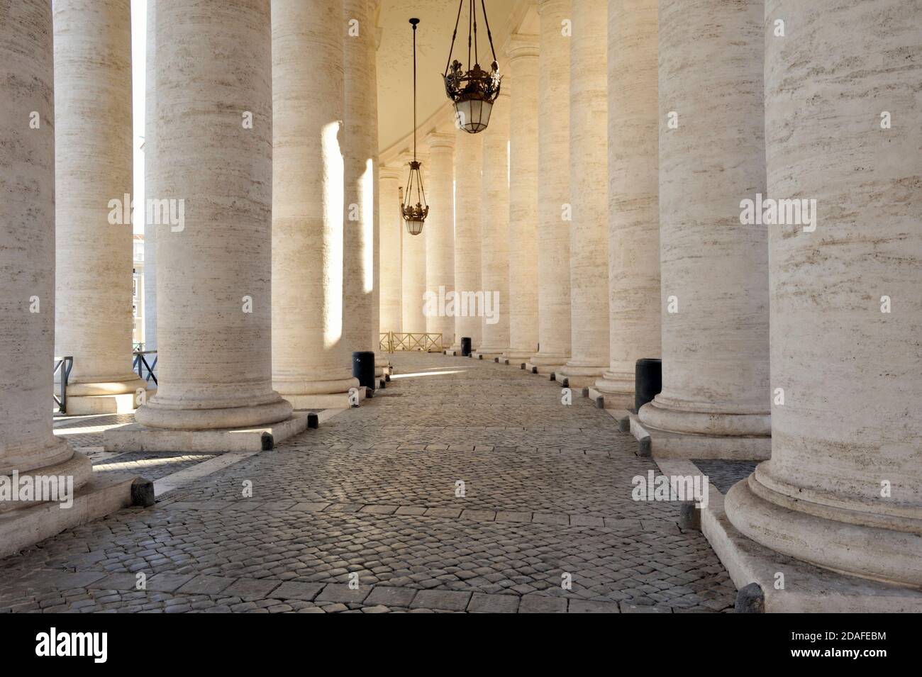 Italia, Roma, Piazza San Pietro, il colonnato del Bernini Foto Stock