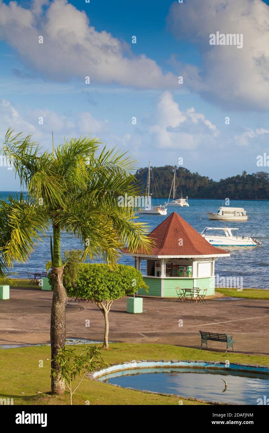 Repubblica Dominicana, Penisola Orientale De Samana, Semana, caffè di legno sul fronte del porto Foto Stock