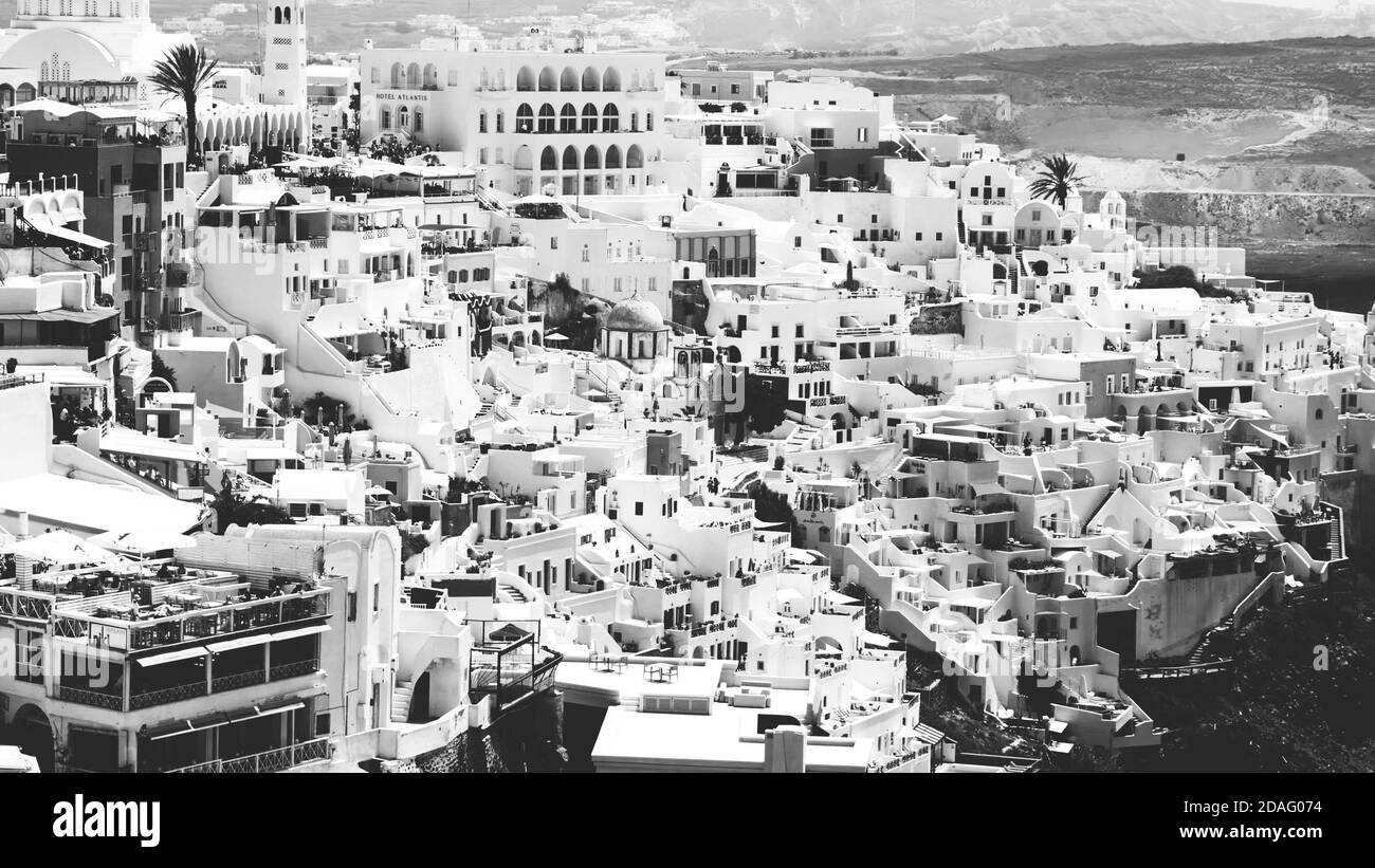 Bianco e nero bella vista Oia villaggio Santorini isola, Mar Egeo, Grecia. Foto Stock