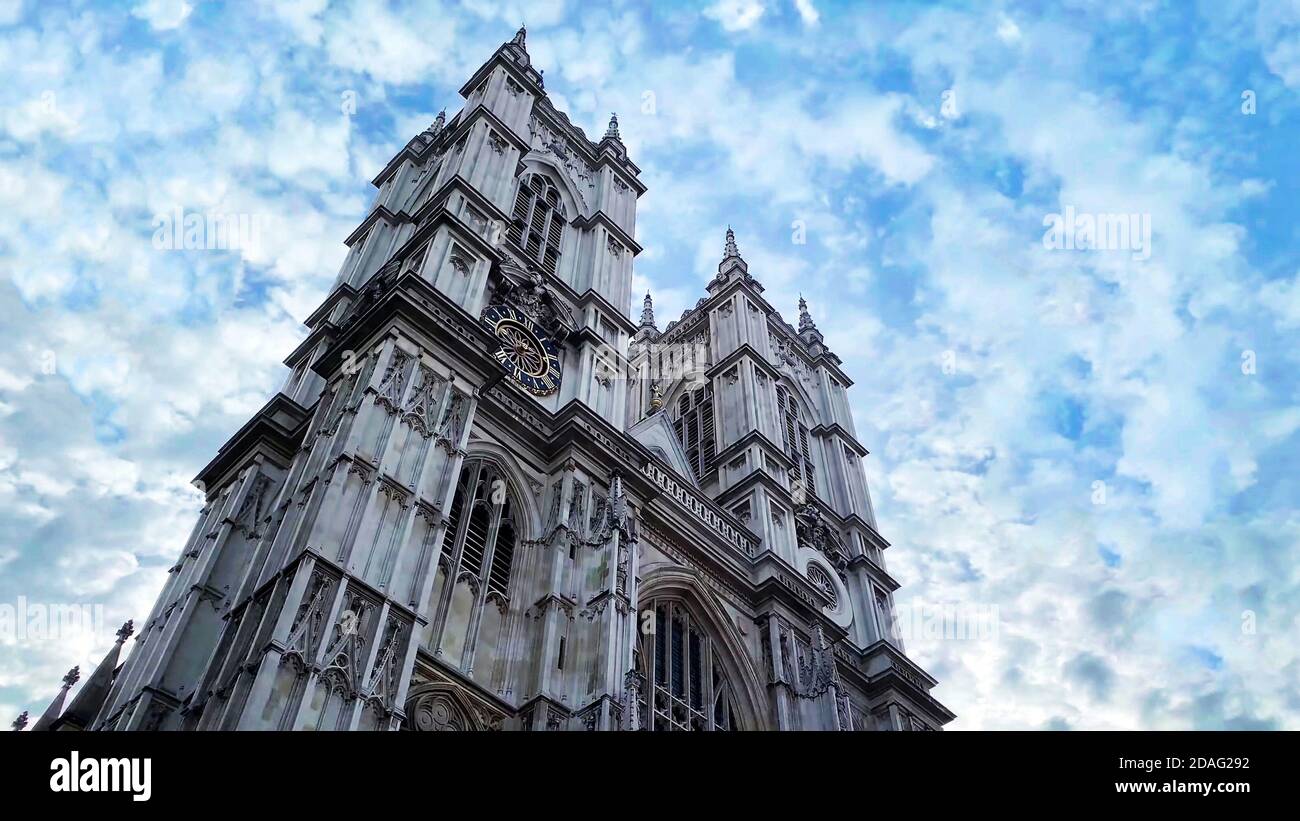 Vista dall'angolo basso dell'Abbazia di Westminster a Westminster, Londra, Inghilterra, Regno Unito Foto Stock