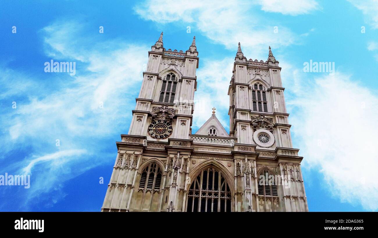 Westminster Abbey vista a basso angolo, Collegiata di San Pietro a Westminster, Città di Westminster, Londra, Inghilterra, Regno Unito. Foto Stock