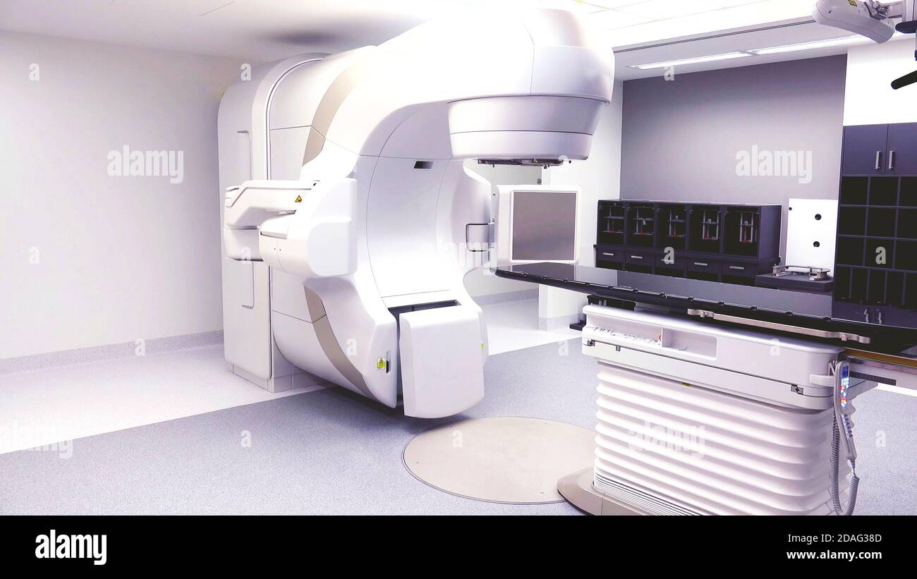 Macchina di imaging a raggi X, sala raggi X in ospedale, apparecchiature mediche e assistenza sanitaria Foto Stock