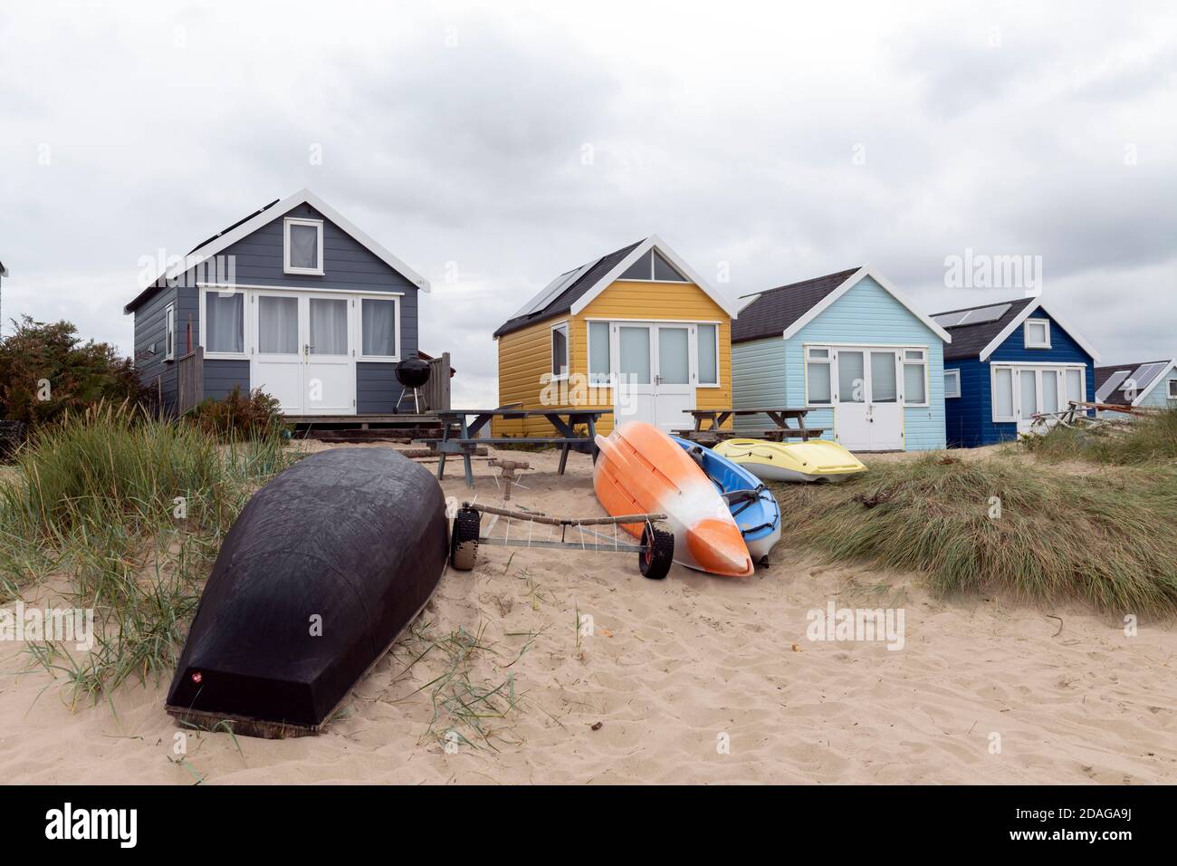 Capanne sulla spiaggia, litorale, Christchurch, Dorset Foto Stock