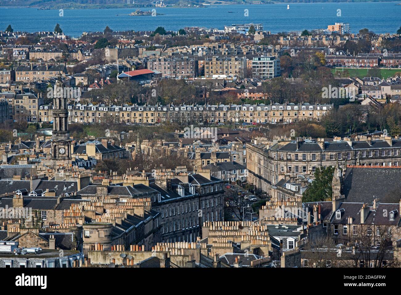 Vista di Edimburgo nord da Calton Hill, Edimburgo, Scozia, Regno Unito. Foto Stock