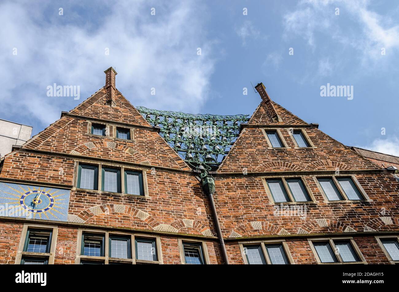 Costruito negli anni '20, Boettcher Street, questo affascinante vicolo lungo 110 metri ospita negozi e ristoranti, musei, laboratori e un carillon. Foto Stock