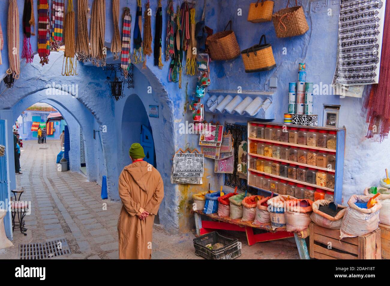 Vista sulla strada, Chefchaouen, Marocco Foto Stock