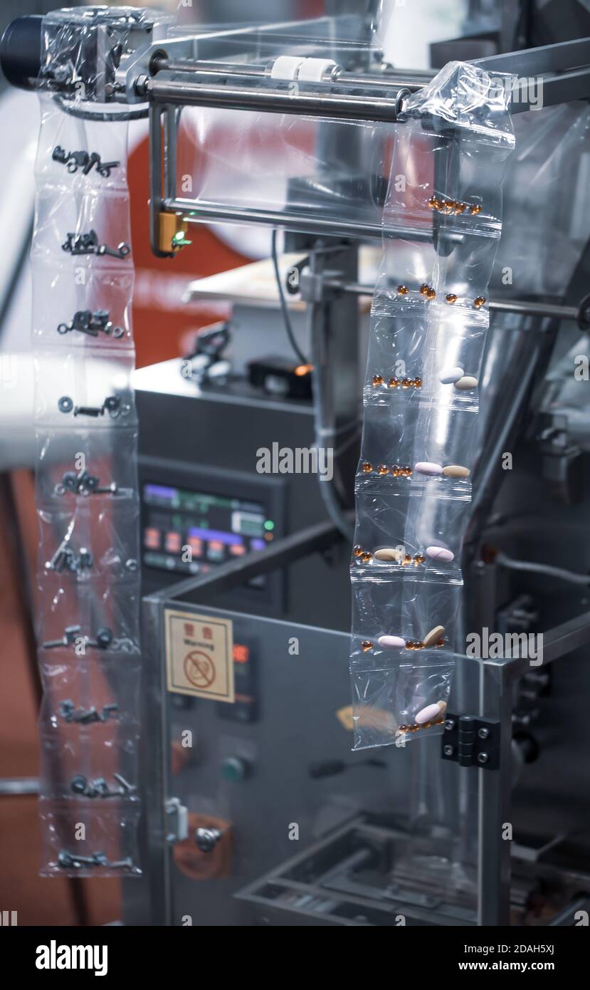 Confezione campione di prodotto da macchina di confezionamento verticale Foto Stock