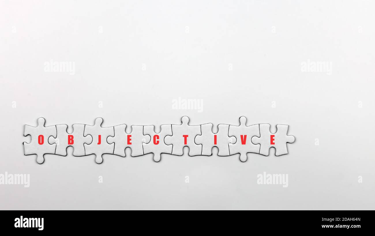 Obiettivo di parola su puzzle pezzi con sfondo bianco ombreggiato. Concetto di presentazione Foto Stock