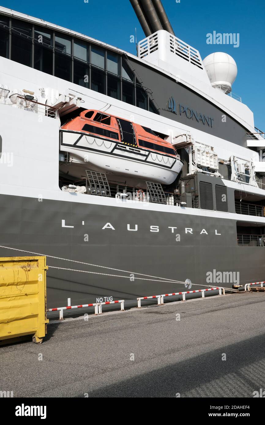 La nave da crociera Austral della compagnie du Ponant è Al molo di Marsiglia durante un programma di crociera nel Mar Mediterraneo Foto Stock