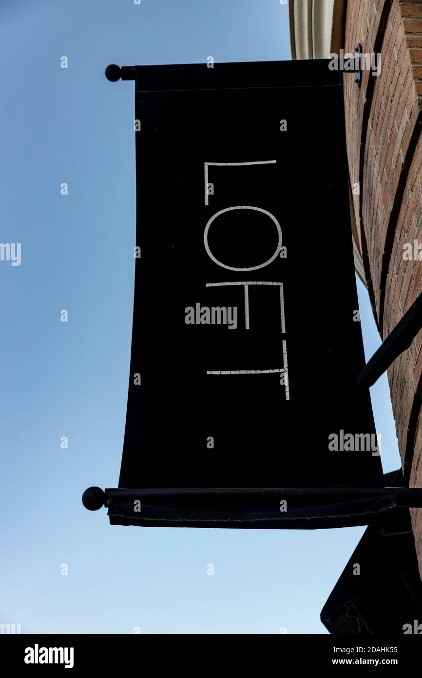 Perrysburg, Stati Uniti. 12 Nov 2020. Logo loft visto in uno dei loro negozi. Credit: SOPA Images Limited/Alamy Live News Foto Stock