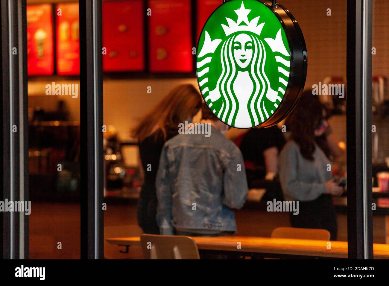 Perrysburg, Stati Uniti. 12 Nov 2020. Il logo di Starbucks in uno dei loro negozi. Credit: SOPA Images Limited/Alamy Live News Foto Stock