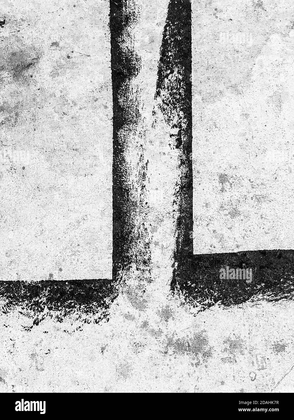 Sfondo verniciato in bianco e nero su carta sporca studio di un artista Foto Stock