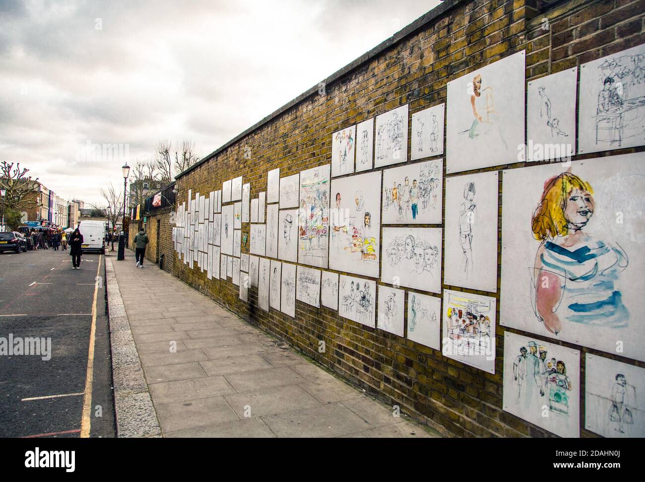 Londra, Inghilterra - 30 DICEMBRE 2018: Vista dell'iconico quartiere di Portobello Road con dipinti a mano colorati Foto Stock