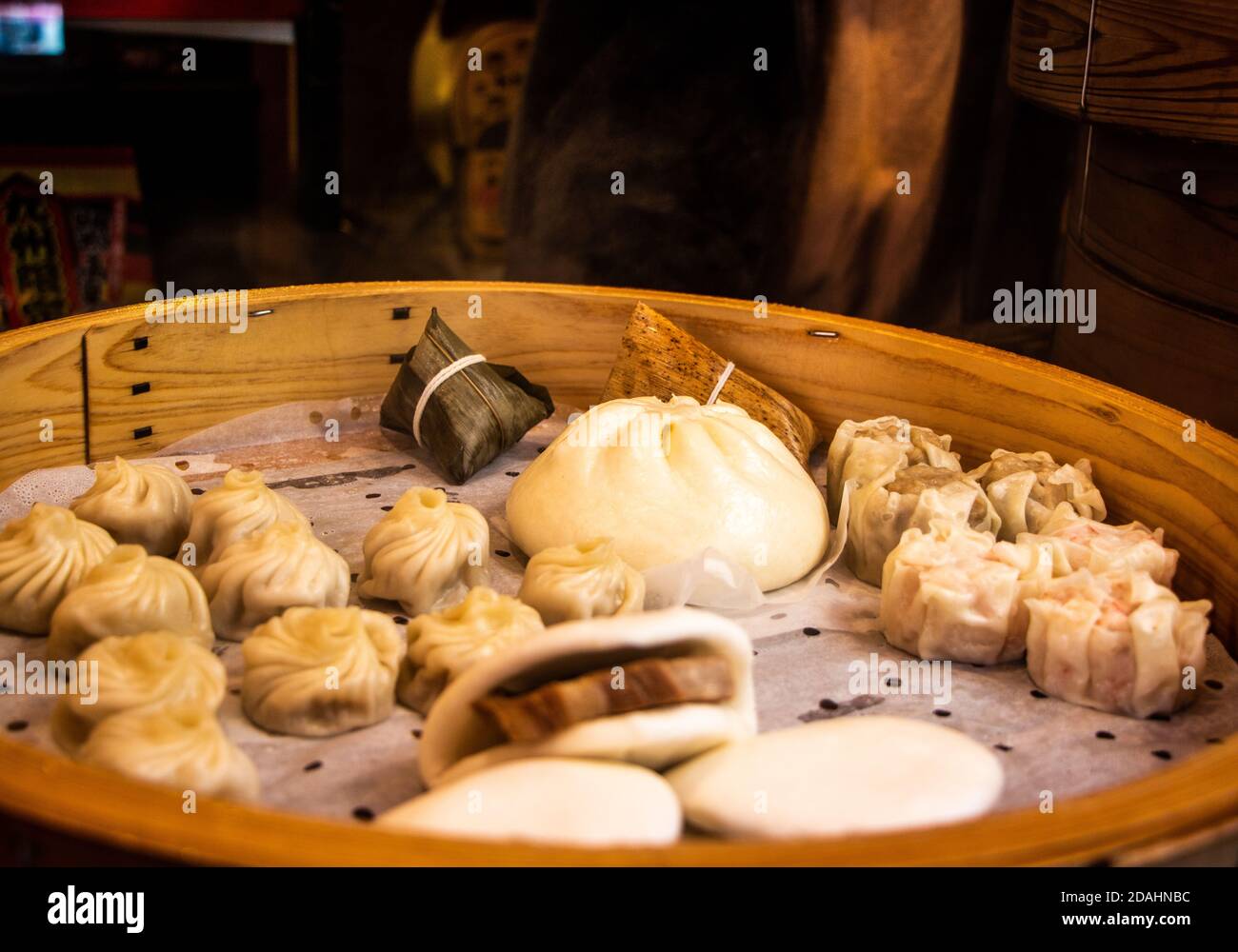 Cestino a vapore di gnocchi e focaccine a Chinatown Foto Stock