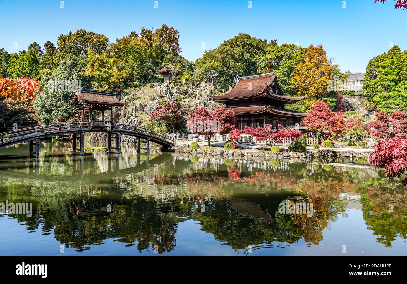 Tempio Eiho-ji, tempio buddista Rinzai Zen e giardini panoramici con colori autunnali a Tajimi-shi, Gifu, Giappone Foto Stock