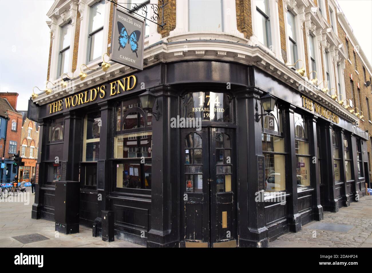 Il World's End Pub a Camden, Londra, ha chiuso durante la seconda chiusura nazionale in Inghilterra. Foto Stock