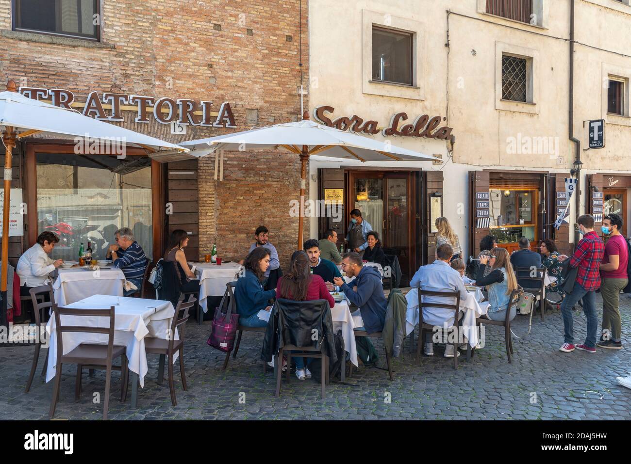 Sora Lella è un ristorante molto conosciuto dai turisti. Isola del Tevere, Roma, Lazio, Italia, Europa Foto Stock