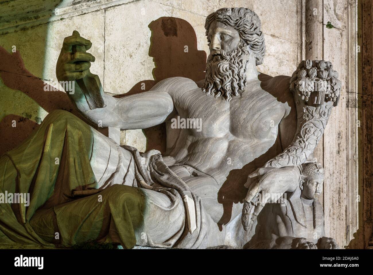 Statua raffigurante il Nilo, particolare della Fontana della Dea Roma nel Campidoglio. Roma, Lazio, Italia, Europa Foto Stock