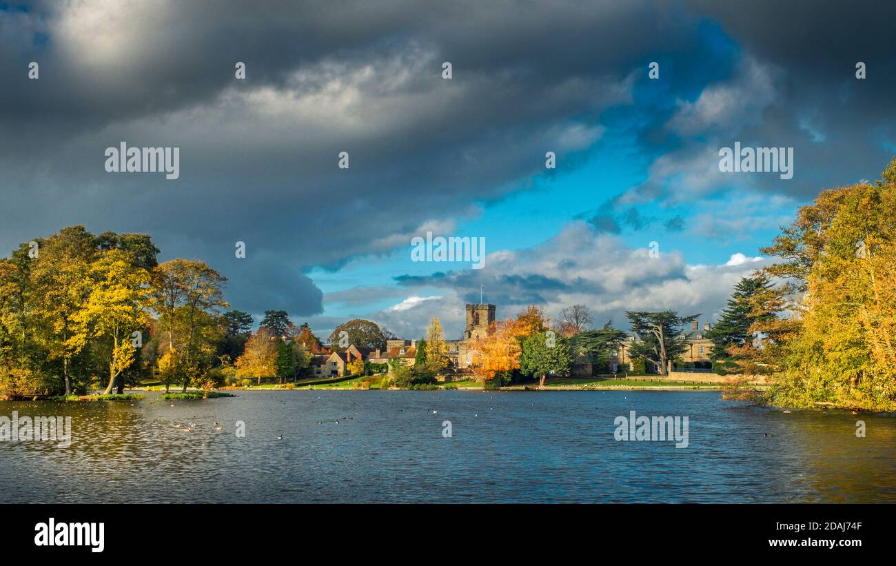 Vista sulla piscina di Melbourne durante una giornata intensa. Foto Stock