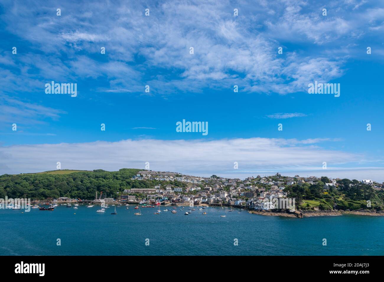 Vista panoramica di Polruan sull'estuario di Fowey, Fowey, Cornovaglia, Regno Unito Foto Stock