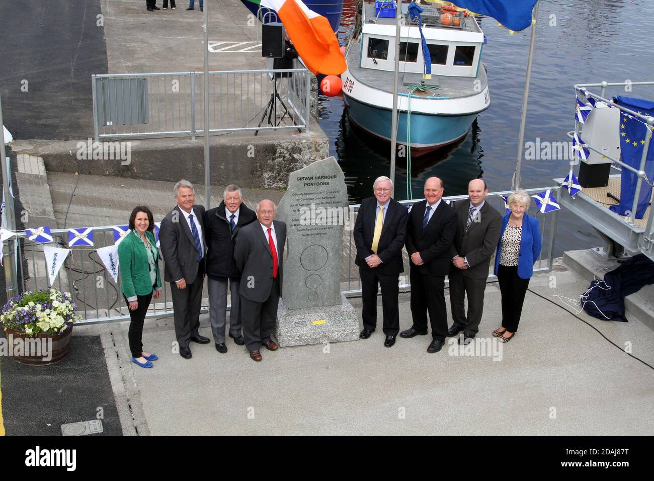 Girvan Harbour, Ayrshire, Scozia, Regno Unito apertura ufficiale di nuovi pontoni e denominazione di Grivan Academy skiff Foto Stock