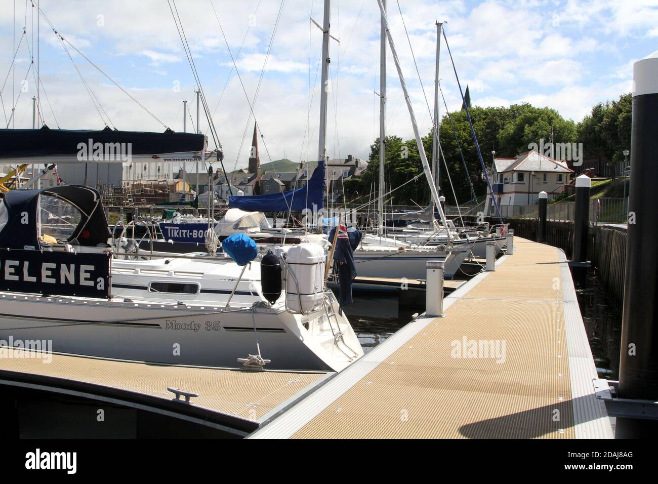 Girvan Harbour, Ayrshire, Scozia, Regno Unito apertura ufficiale di nuovi pontoni e denominazione di Grivan Academy skiff Foto Stock