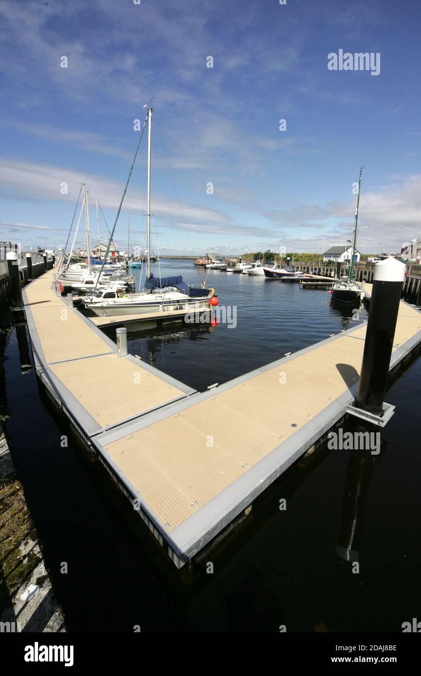 Girvan Harbour, Ayrshire, Scozia, Regno Unito apertura ufficiale di nuovi pontoni e denominazione di Grivan Academy skiff Foto Stock