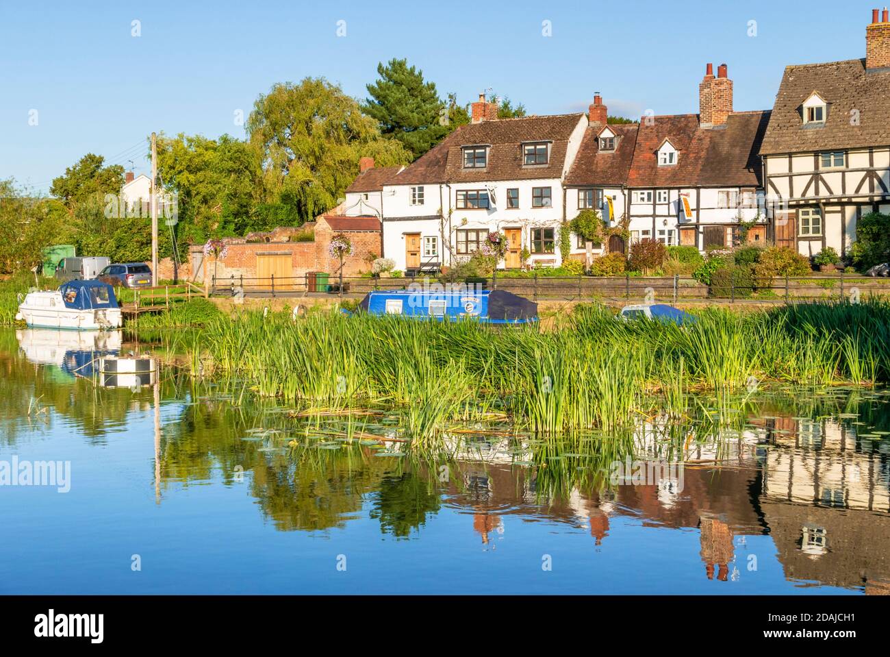 Tewkesbury e il fiume Avon a Tewkesbury Mill St Marys Road on the Severn Way Gloucestershire England GB UK Europe Foto Stock