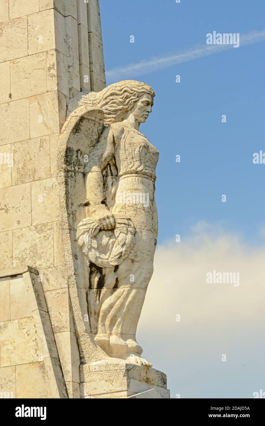 Monumento degli eroi rumeni della rivoluzione della Transilvania: HOREA, Cloșca & Crișan, trovato nella vecchia cittadella di Alba Iulia, Romania Foto Stock