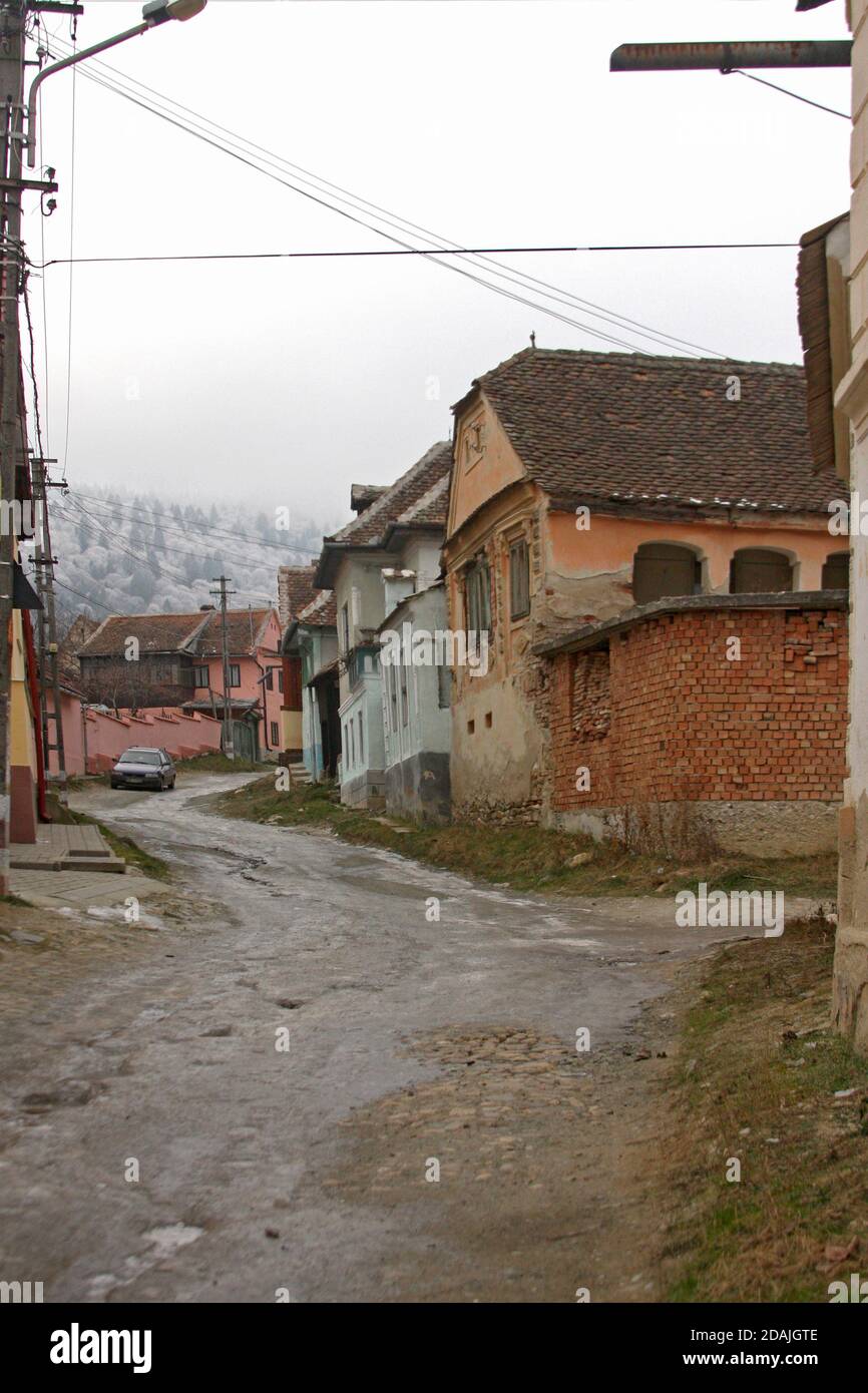 Guida attraverso un villaggio nella contea di Sibiu, Romania Foto Stock