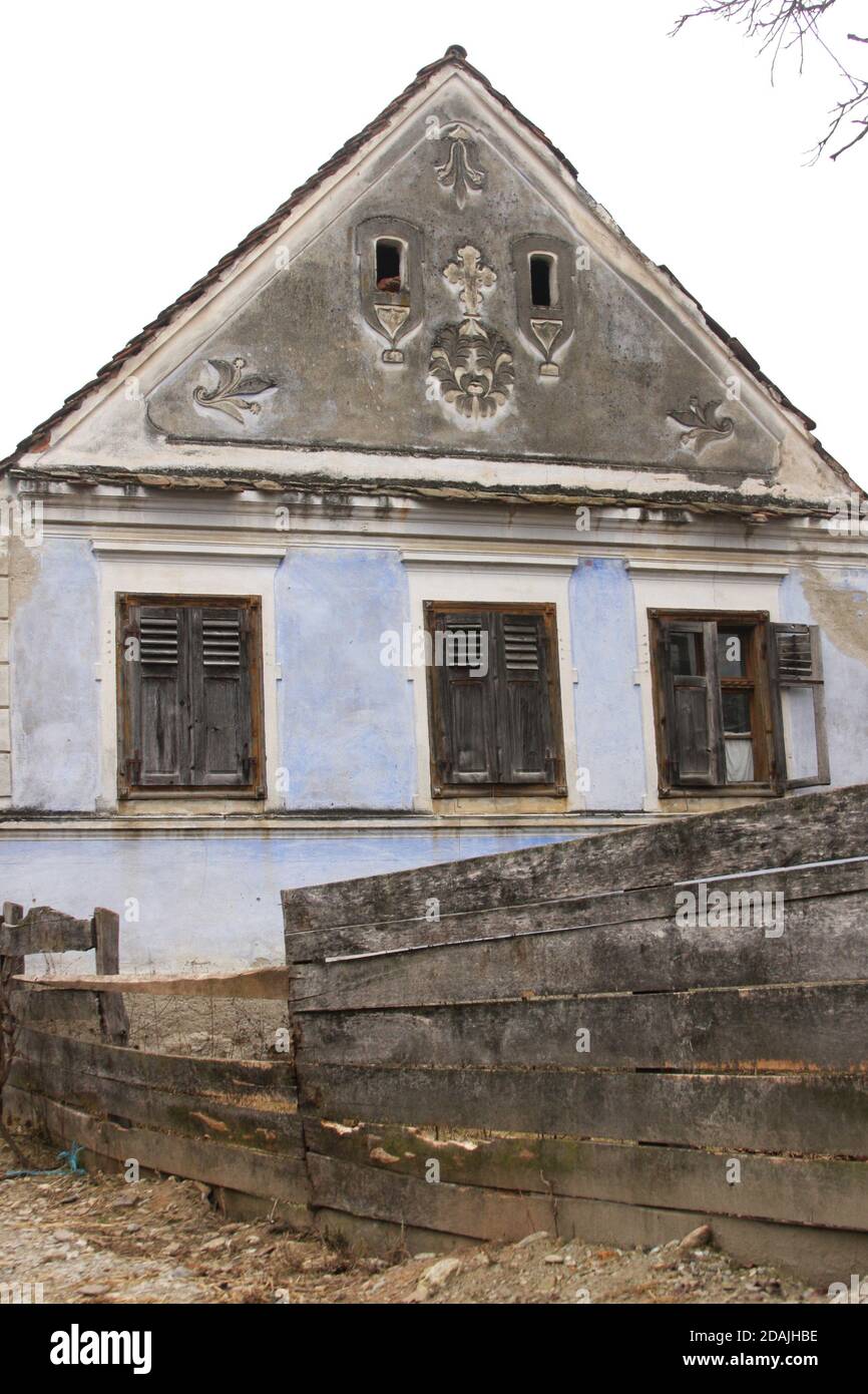 Casa storica con architettura sassone nella contea di Sibiu, Romania Foto Stock