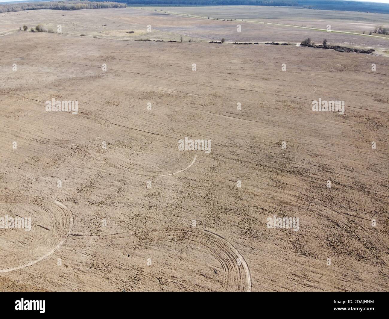 Campo agricolo arato, vista aerea. Terreni agricoli. Orizzontale. Foto Stock