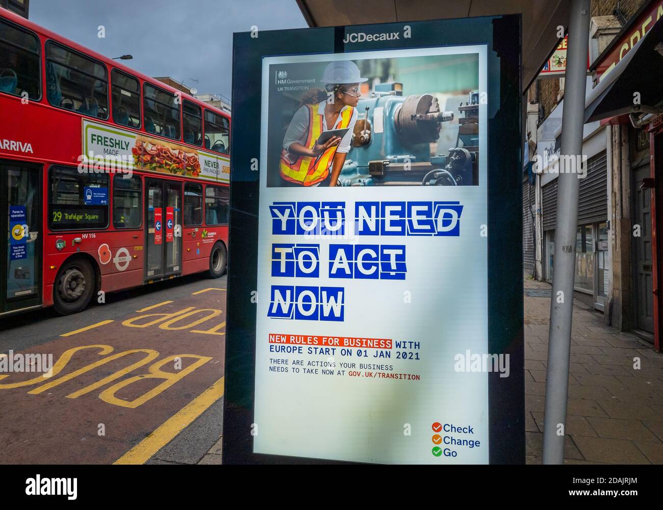 Un annuncio pubblico che notifica alle aziende di agire in base a nuove regole per la prossima fine del periodo di transizione della Brexit. Foto Stock