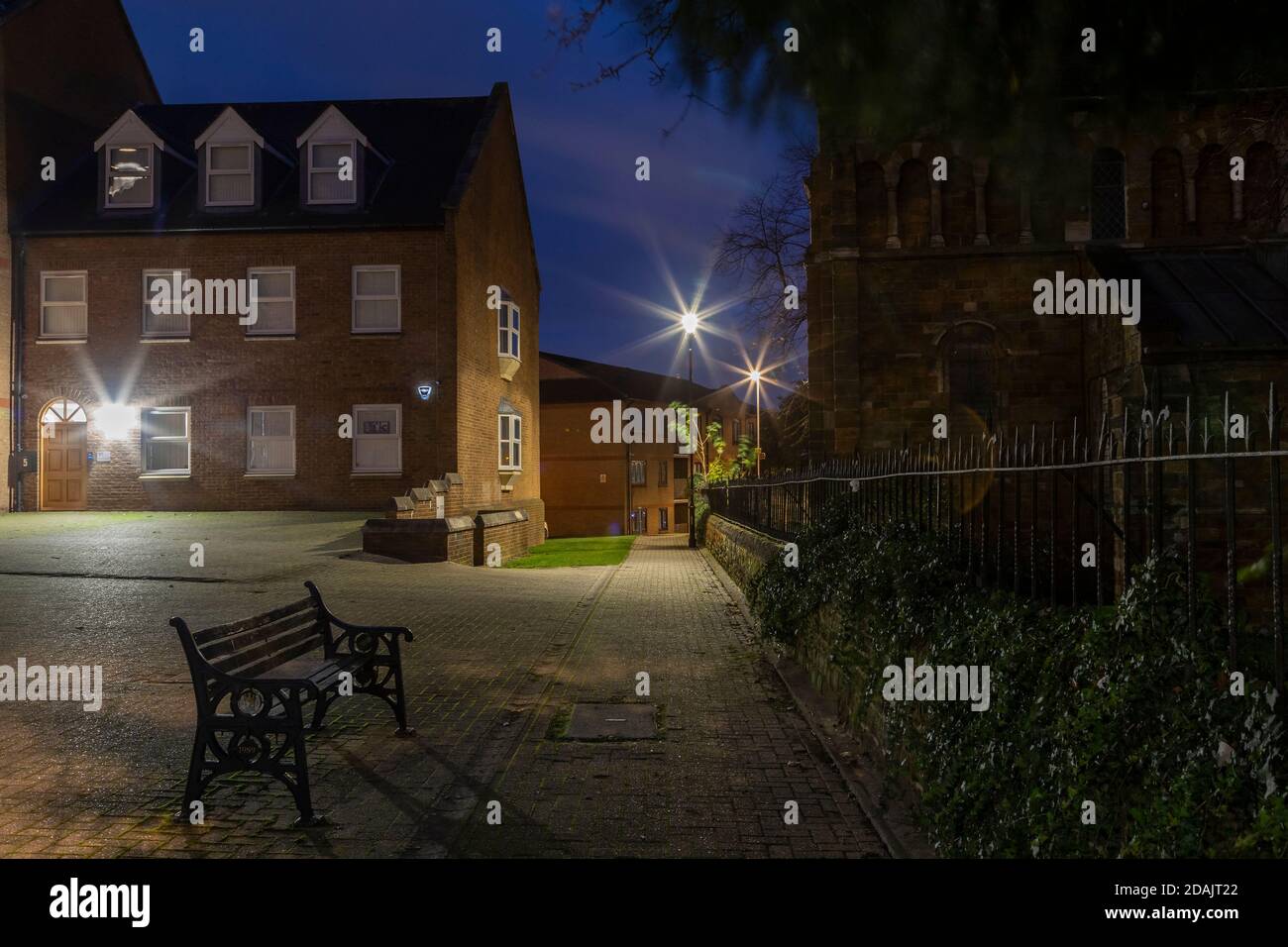 St Peter's Gardens, uffici e appartamenti di St Peters Church, Northampton, Inghilterra, Regno Unito. Foto Stock