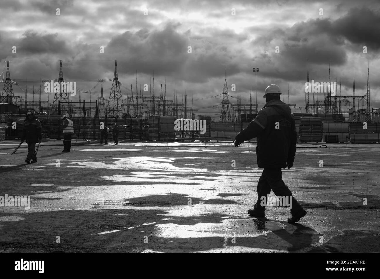 CHERNOBYL, UCRAINA - 28 novembre 2016: Centrale nucleare di Chernobyl. Lavoratori e personale della centrale nucleare di Chernobyl. Sottostazione trasformatore a Foto Stock