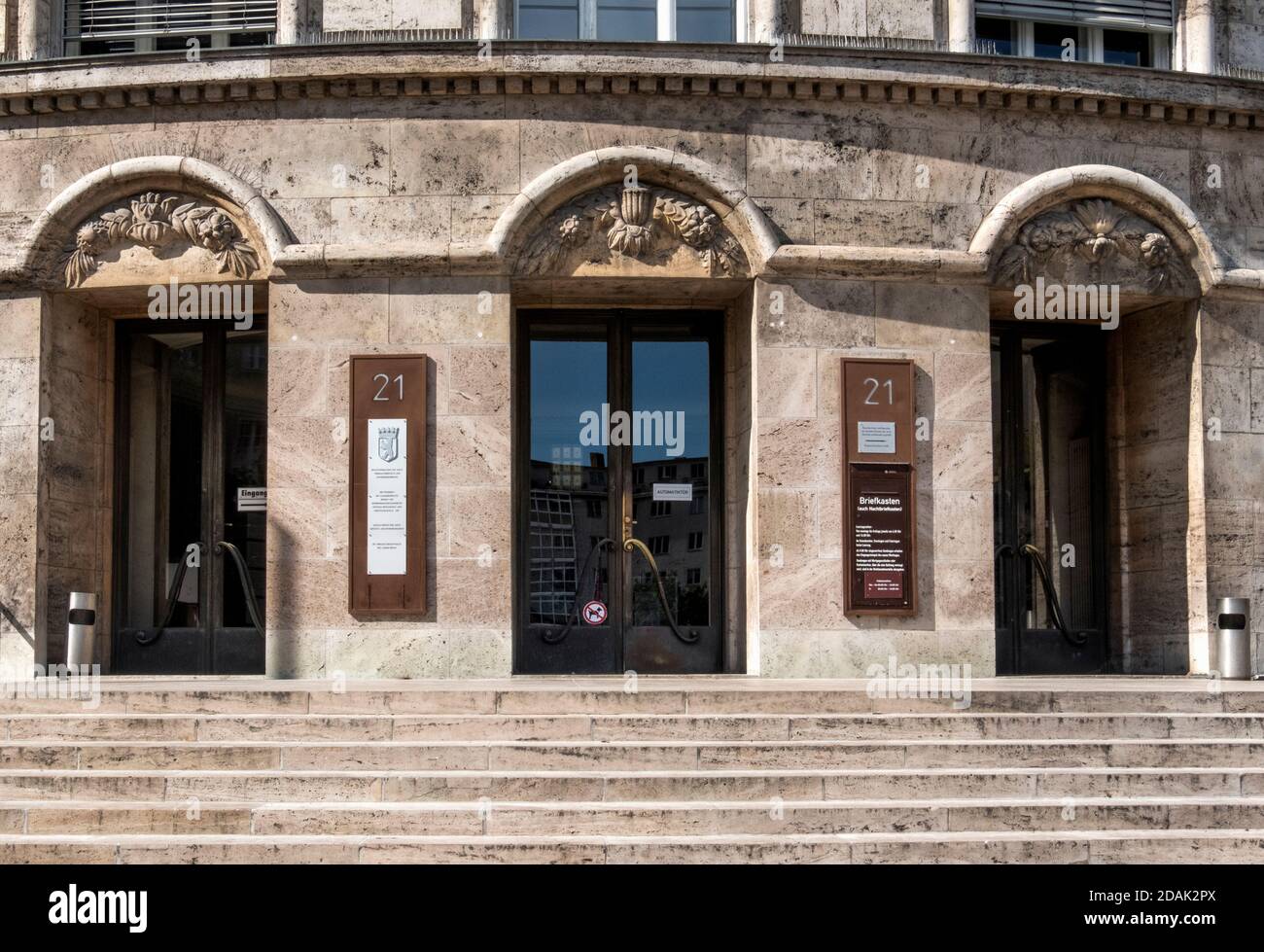 Berlino Schöneberg Nordsternhaus ha costruito 1913-14 per la compagnia di assicurazioni ora edificio tedesco di giustizia del governo, GJPA. Esterno dell'edificio e façade Foto Stock
