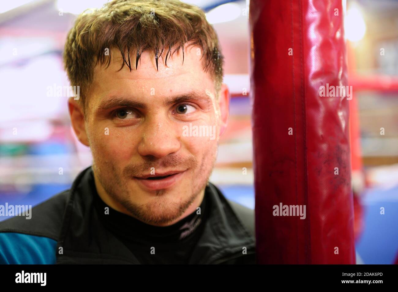 Denys Berinchyk, famoso pugile ucraino professionista, che dà stampa-conferenza Foto Stock