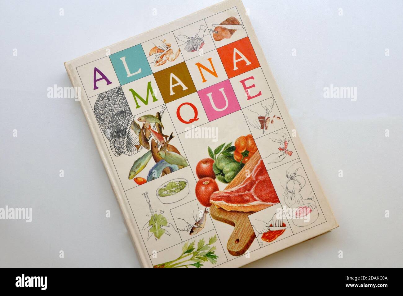 Libro di cucina Almanac. Con ricette per carne, verdure e verdure, in una foto zoom, con dettagli, in una copertina multicolore, retrò, vintage Foto Stock