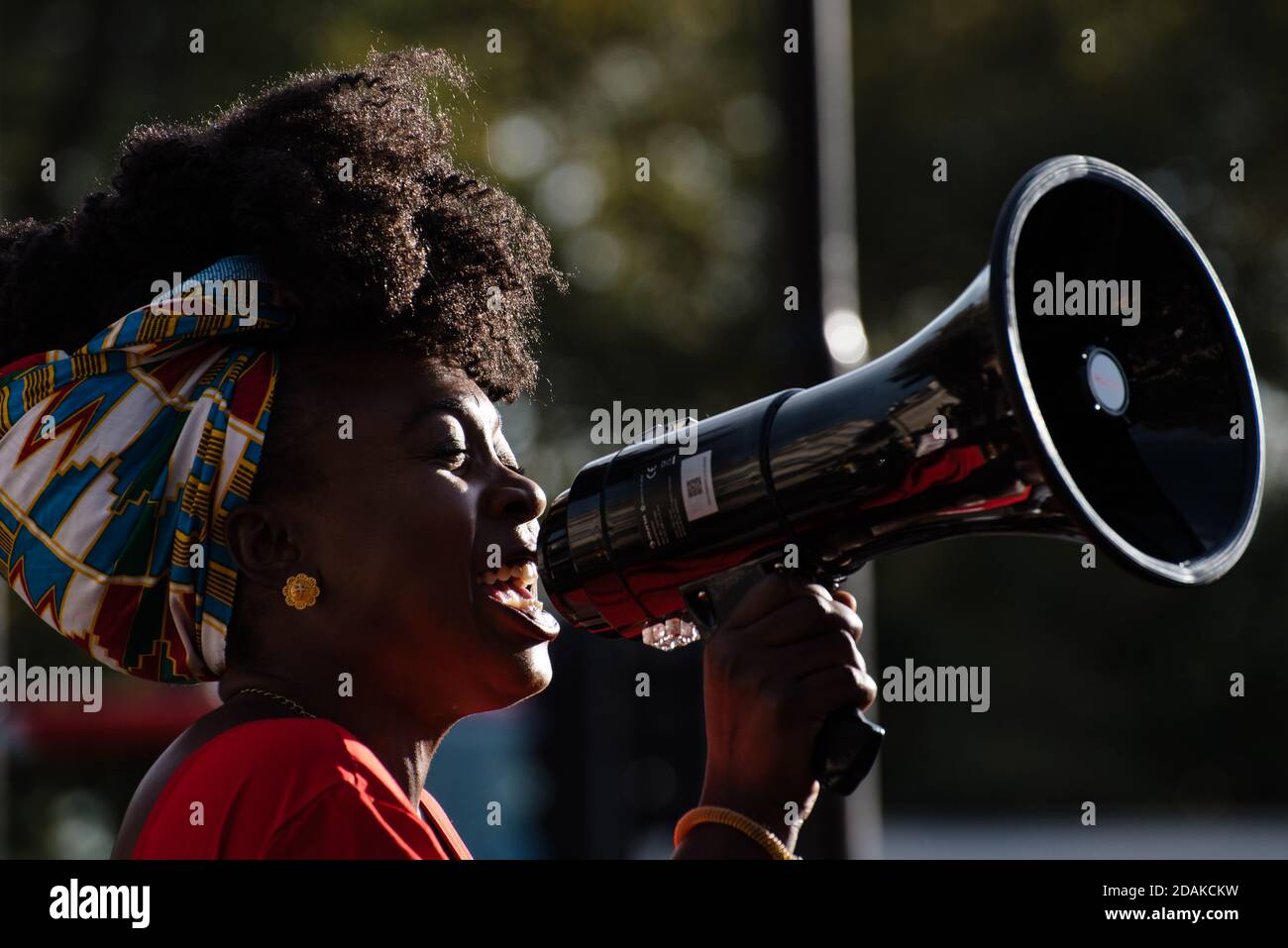 LONDRA, REGNO UNITO - 25 OTTOBRE 2020: Tutte le vite nere i manifestanti della SARS si riuniscono a Londra per protestare contro la violenza in Nigeria Foto Stock