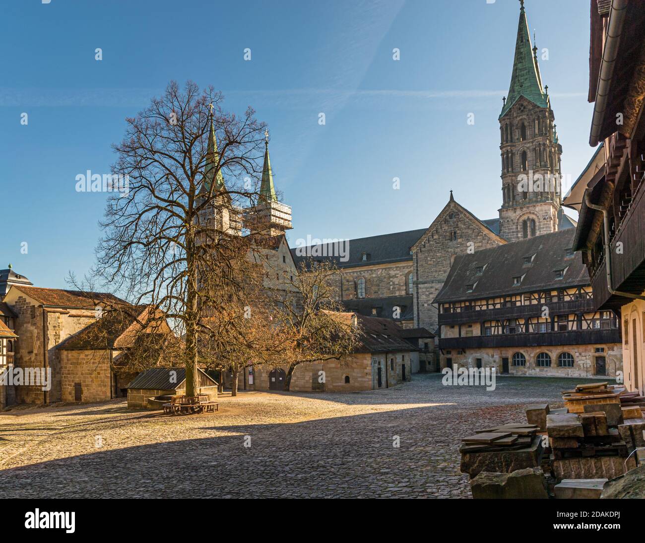 Le torri della Cattedrale di Bamberga San Pietro e San Giorgio coperti di ponteggi. Cattedrale di Bamberga, Germania (Bamberger Dom St. Peter und St. Georg) Foto Stock