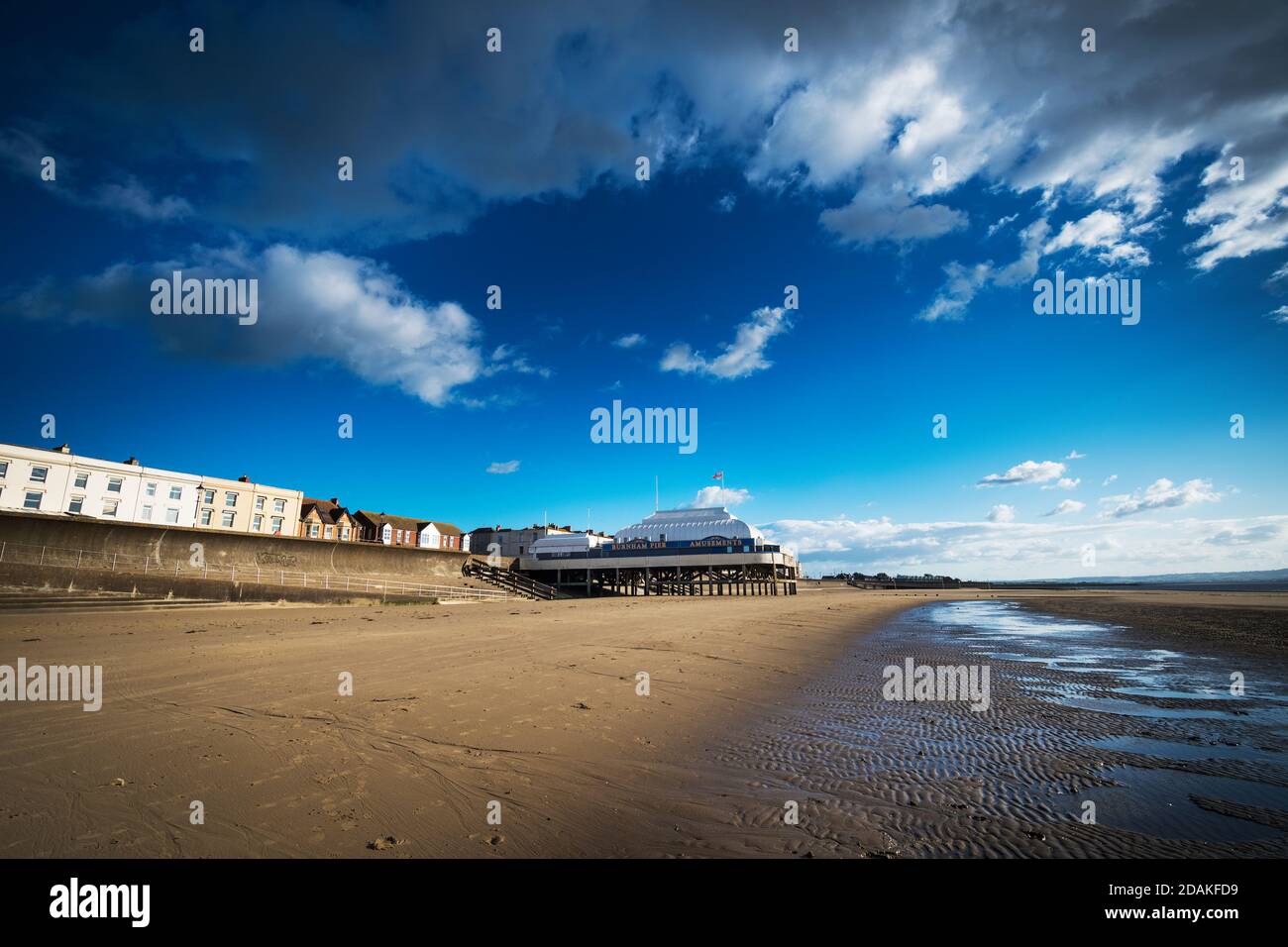 Vista dalla spiaggia di Burnham-on-Sea molo più corto in Gran Bretagna Foto Stock