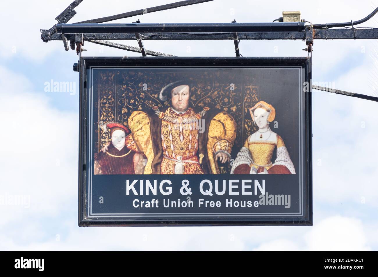 15 ° secolo il King & Queen Pub segno, Highworth High Street, Highworth, Wiltshire, Inghilterra, Regno Unito Foto Stock