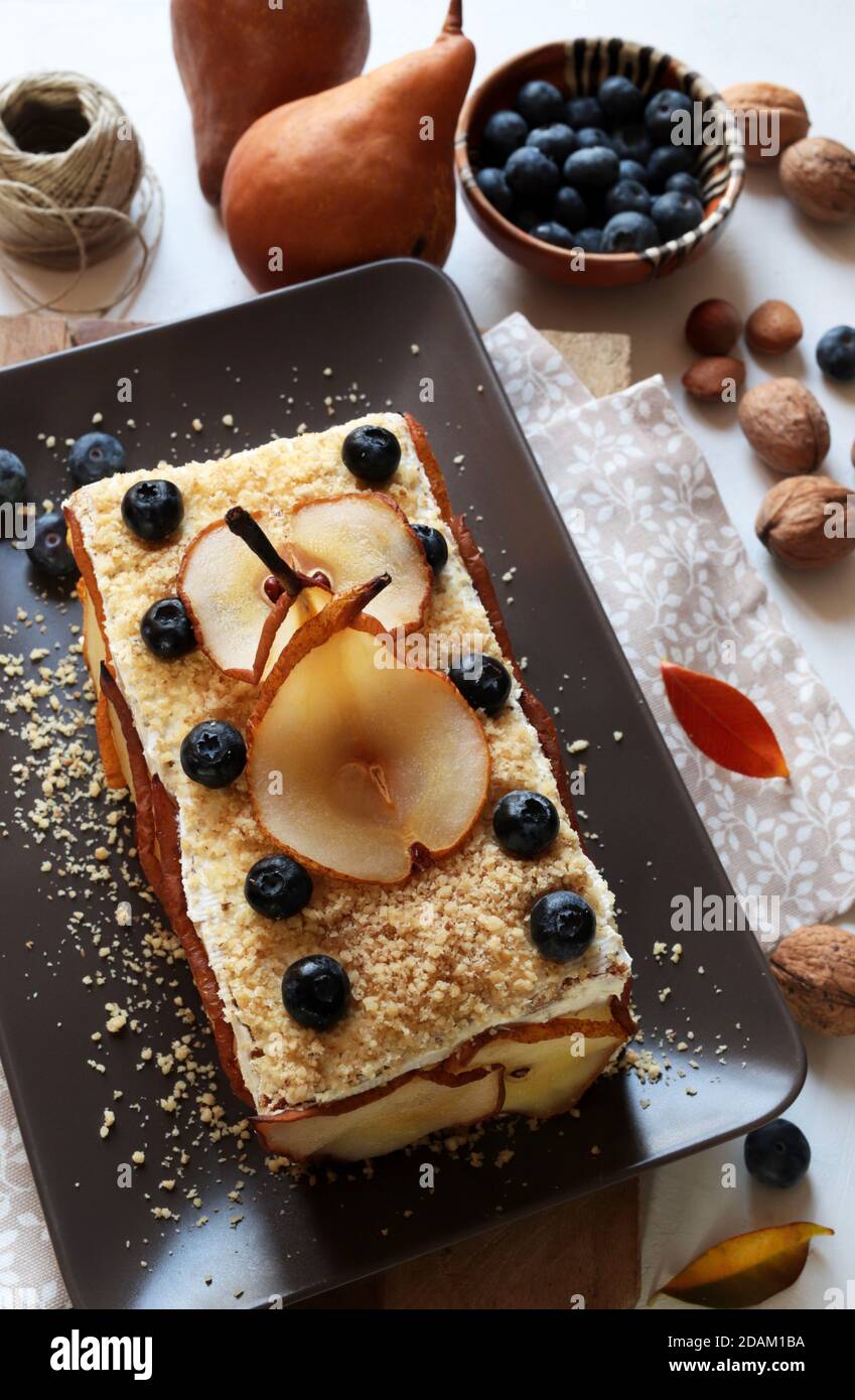 Sandwich Gorgonzola con pere, noci e mirtilli. Cucina fatta in casa. Foto Stock