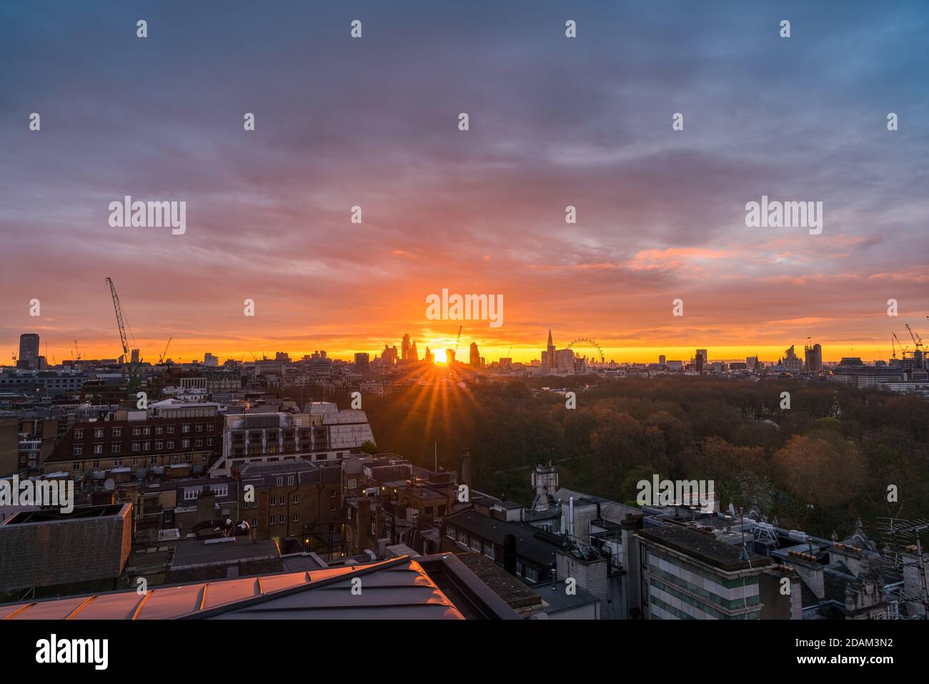 Splendida vista aerea dell'alba della città di Londra Foto Stock