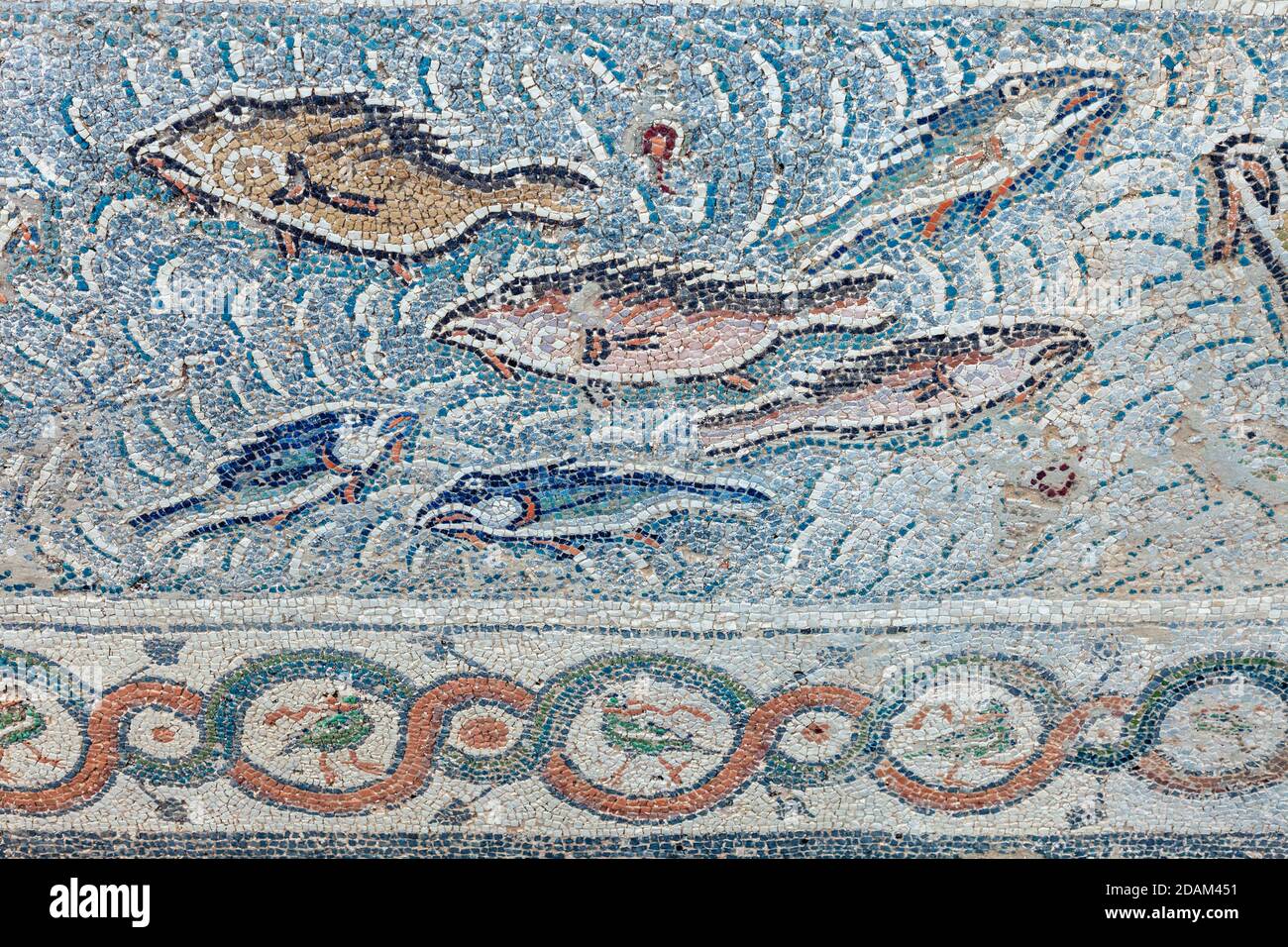 Pavimenti mosaici della Pastoforion Meridionale (pastophoria) nella Basilica di Doumetios nell'antica Nicopoli (Nikopoli), a Preveza, Epiro, Grecia Foto Stock