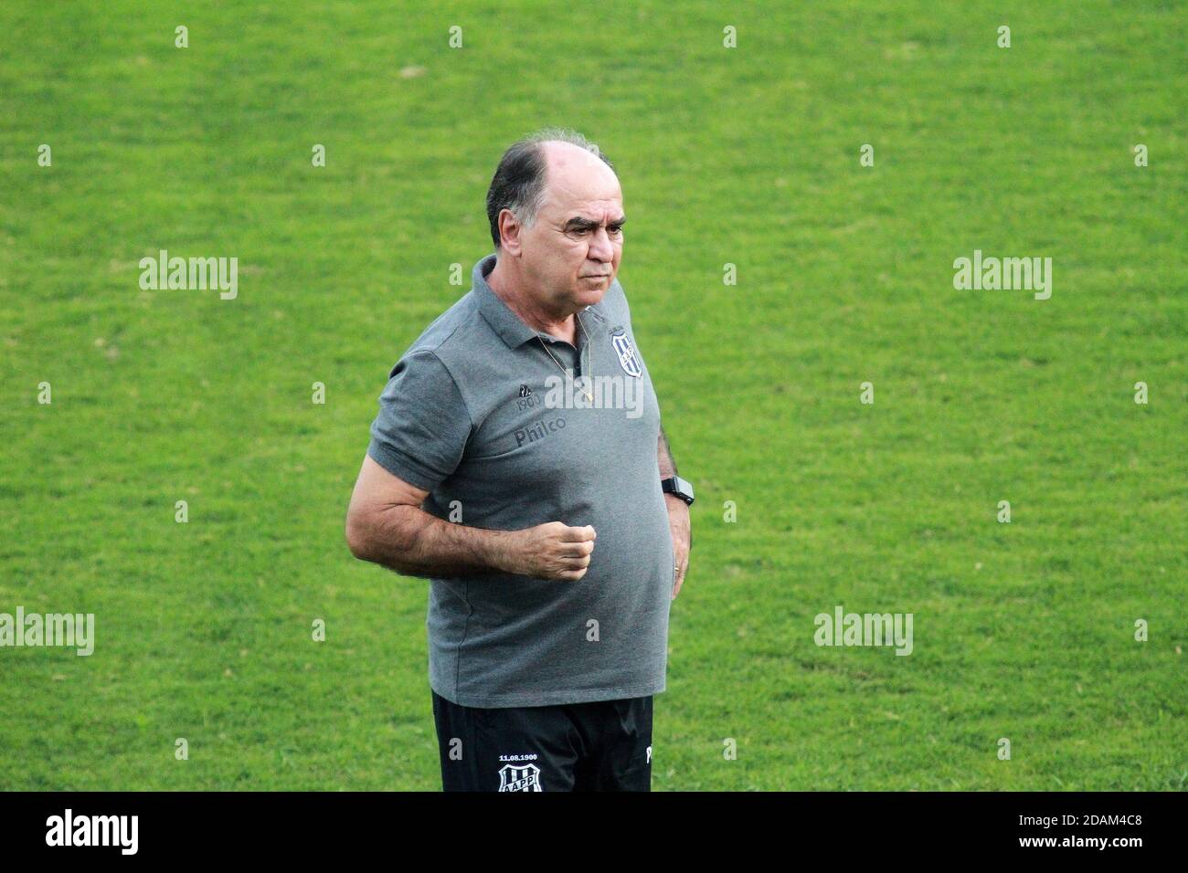 Campinas, Brasile. 13 Nov 2020. Ponte Preta ha affrontato questo venerdì 13 allo stadio Moisés Lucarelli di Campinas (SP) il Brasile di Pelotas in una partita valida per il Campionato brasiliano di calcio della serie B per il 21° round. Il tecnico del ponte Marcelo Oliveira. Credit: Leandro Ferreira/FotoArena/Alamy Live News Foto Stock