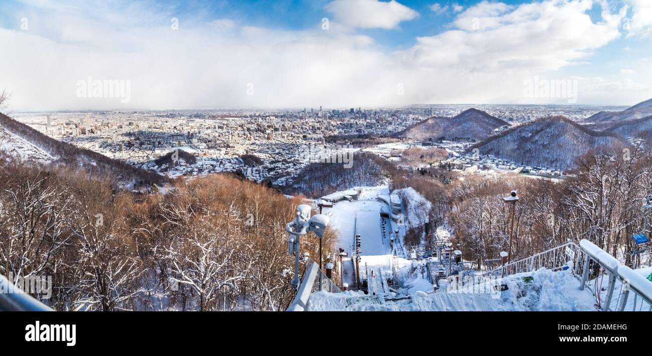 Vista panoramica aerea di Sapporo dallo stadio di salto con gli sci di okurayama Foto Stock