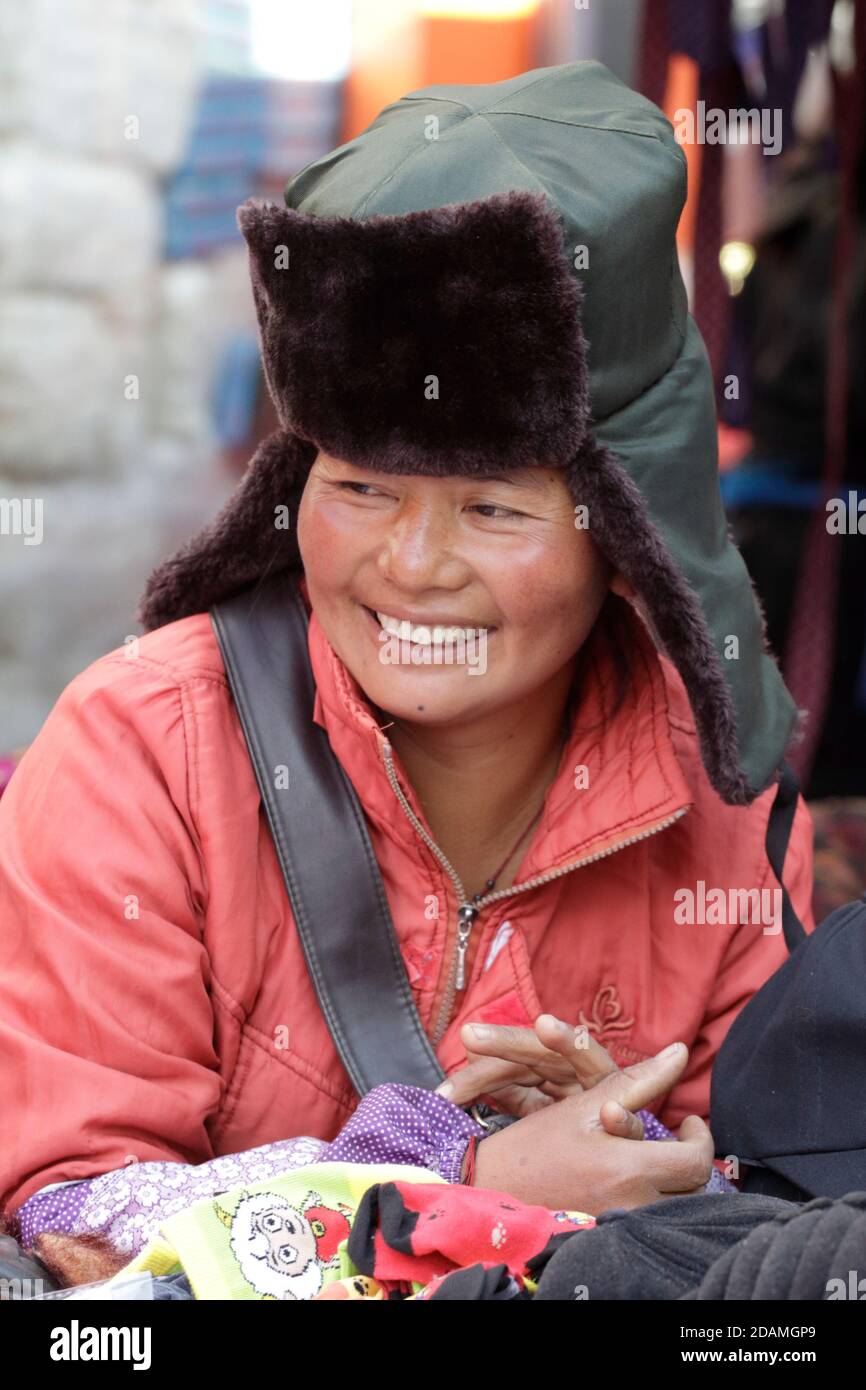 Giornata di mercato a Wumulong, Contea di Yongde, Prefettura di Lincang, Yunnan, Cina 2013 gennaio Foto Stock