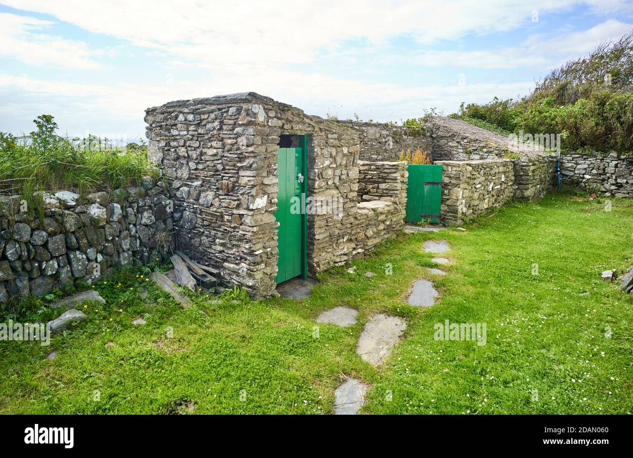 servizi igienici esterni a Cregneish il museo vivente, Isola di Man Foto Stock