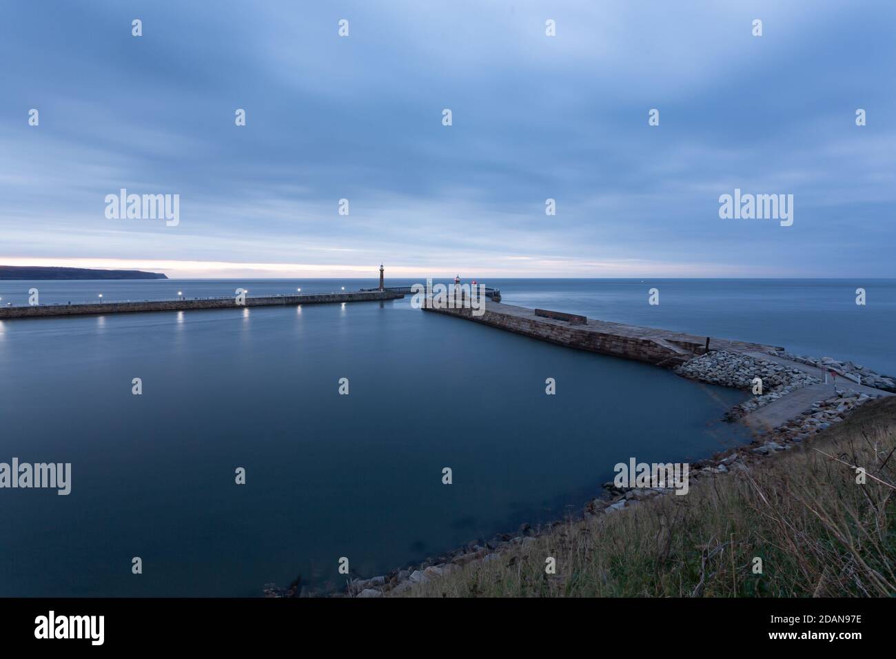 Piers, Whitby, North Yorkshire, Regno Unito Foto Stock